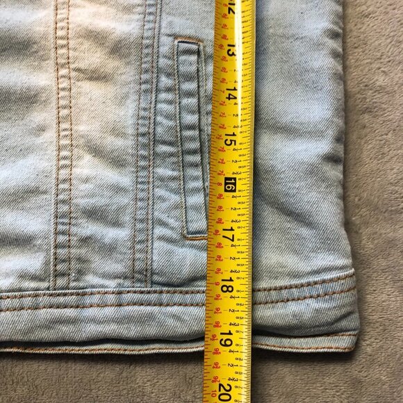Dollhouse Light Wash Denim Jean Jacket Size Med - Picture 11 of 11